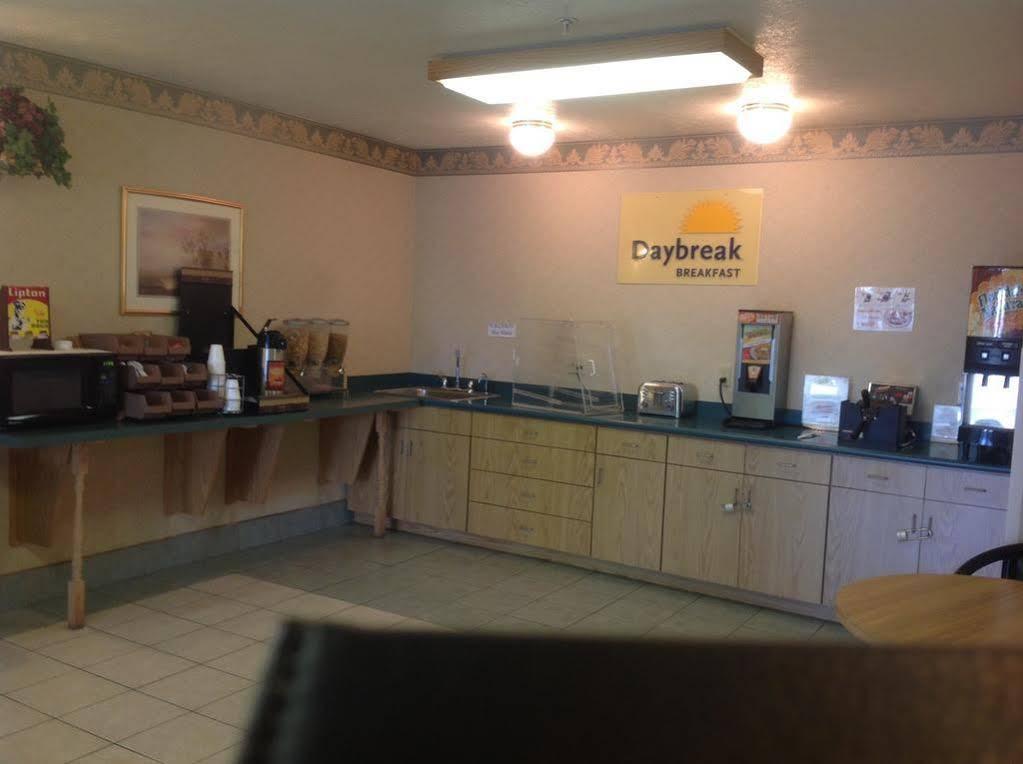 Days Inn By Wyndham Springville Esterno foto