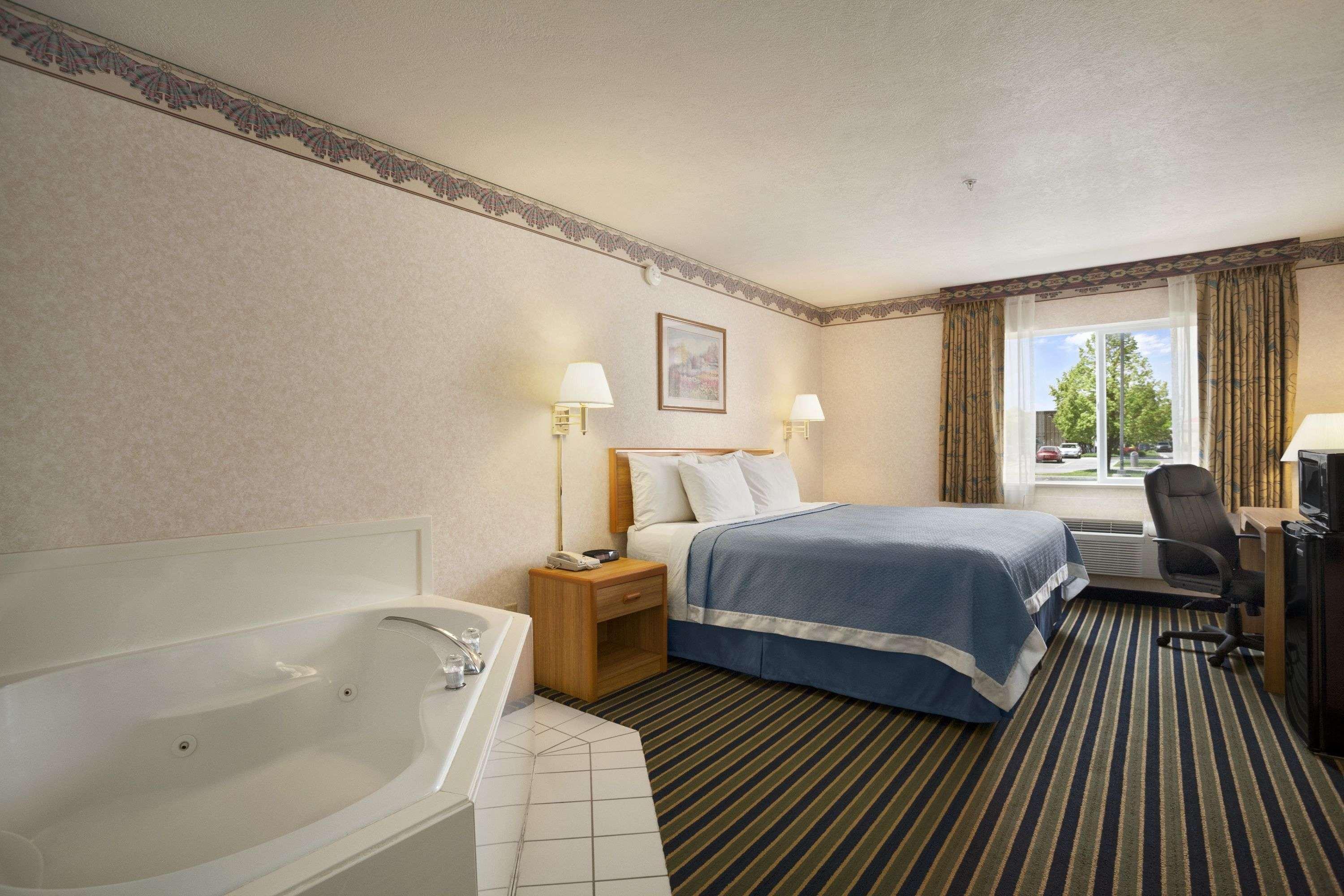 Days Inn By Wyndham Springville Esterno foto