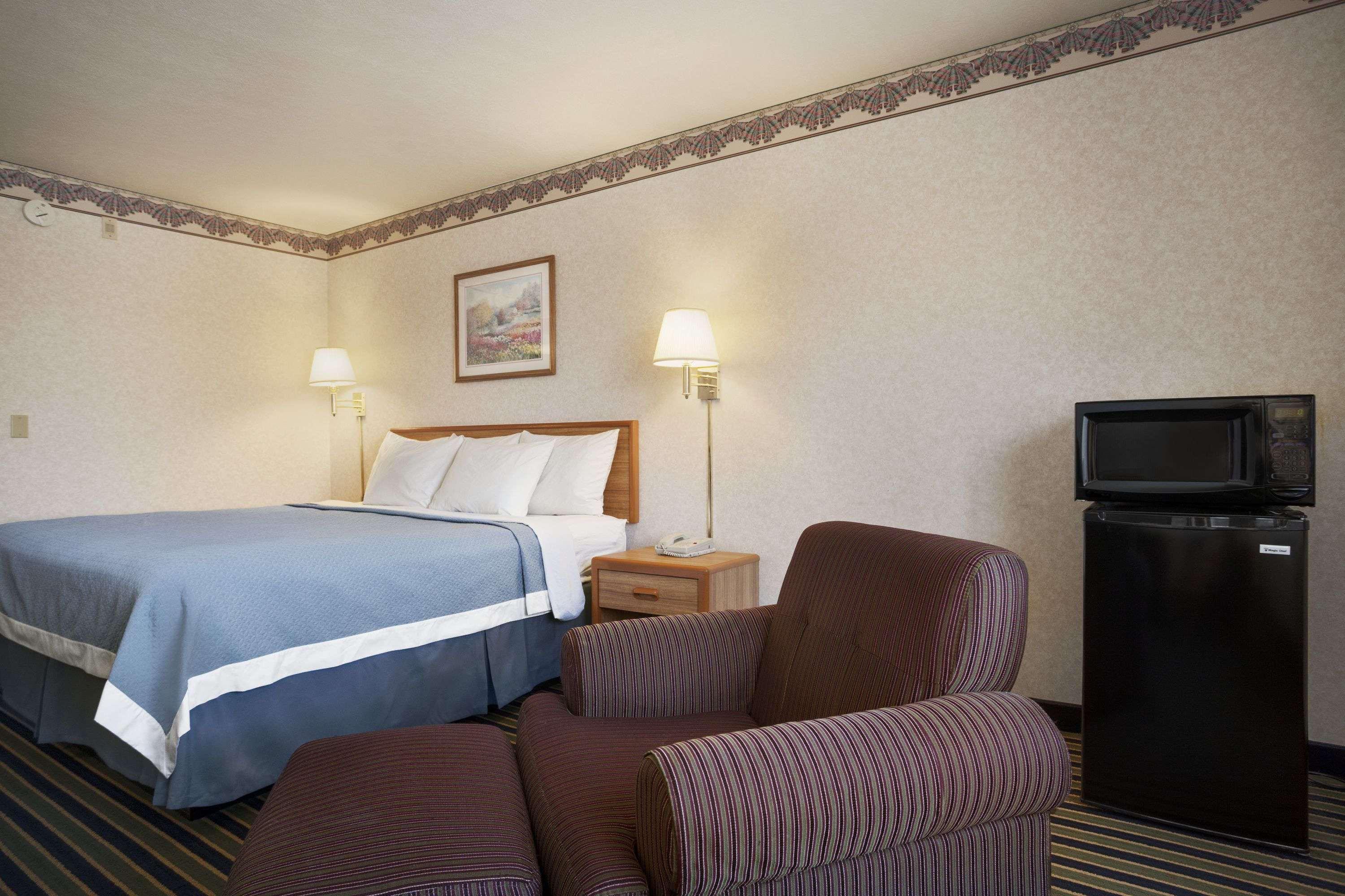 Days Inn By Wyndham Springville Esterno foto