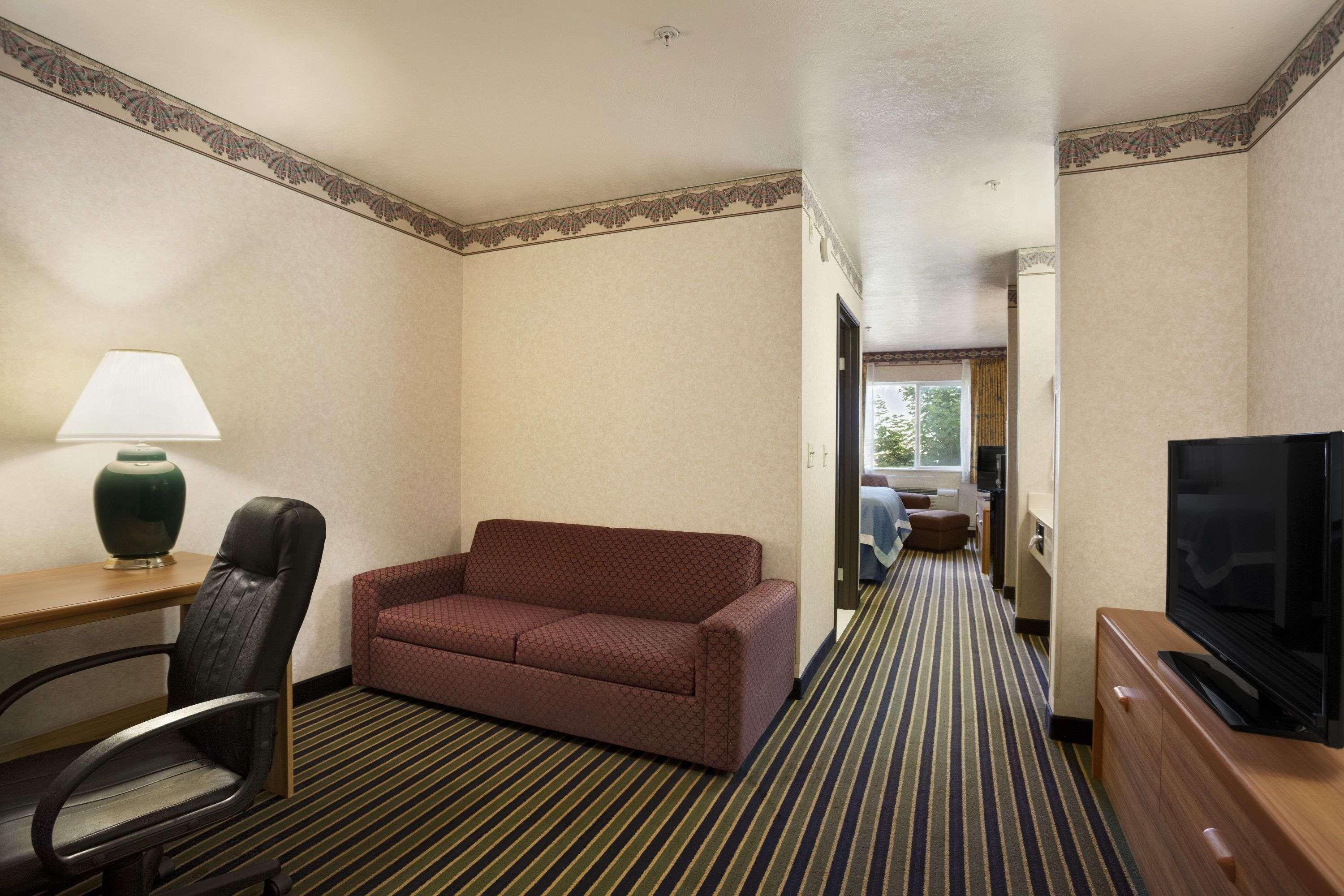 Days Inn By Wyndham Springville Esterno foto