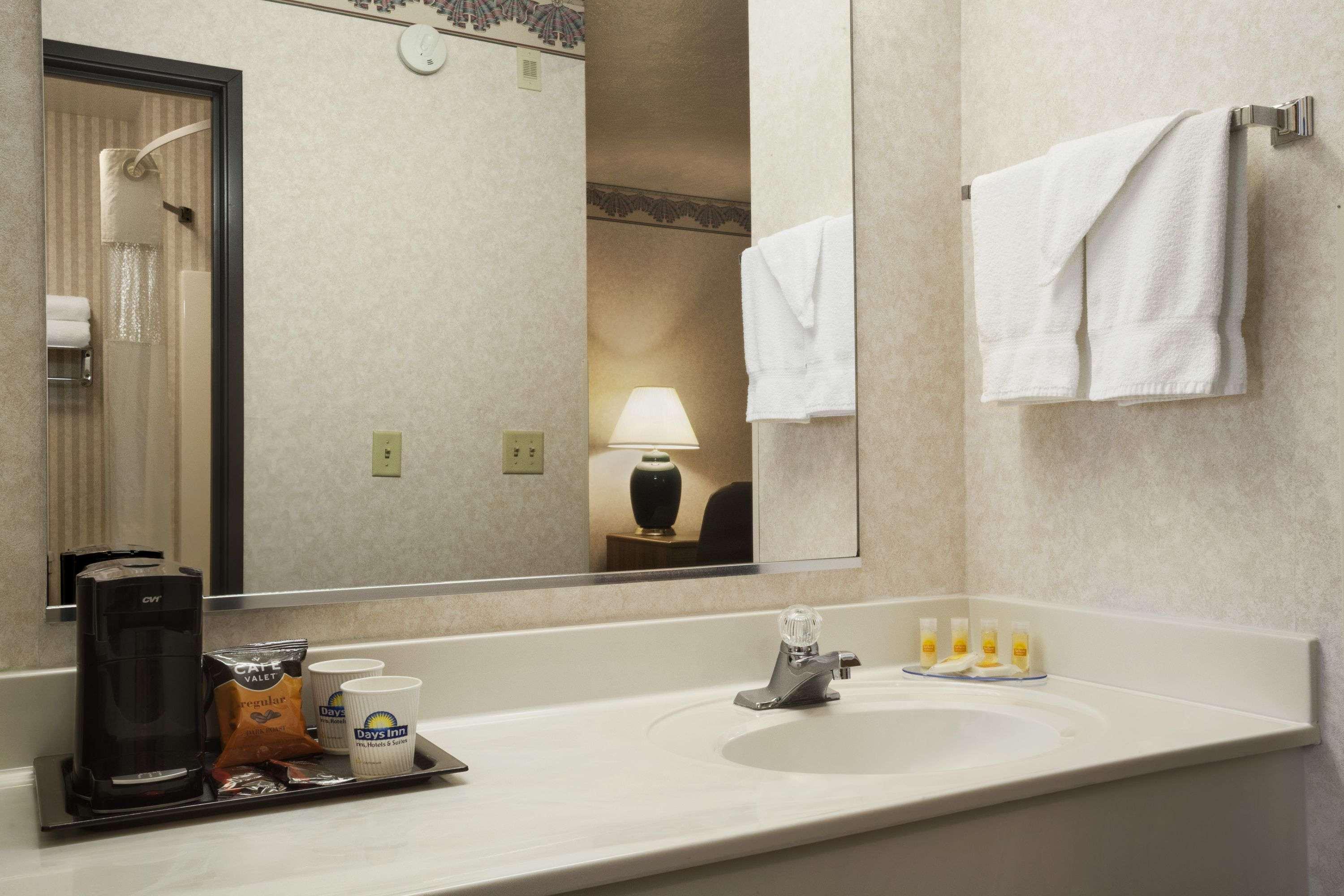 Days Inn By Wyndham Springville Esterno foto
