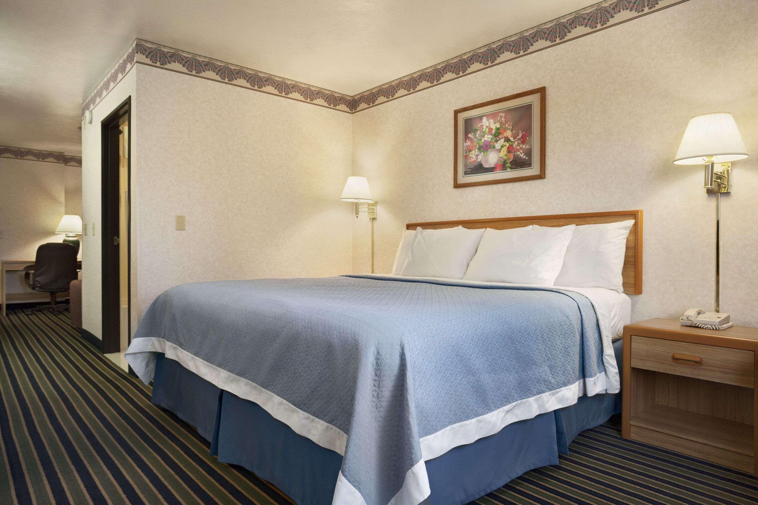 Days Inn By Wyndham Springville Esterno foto