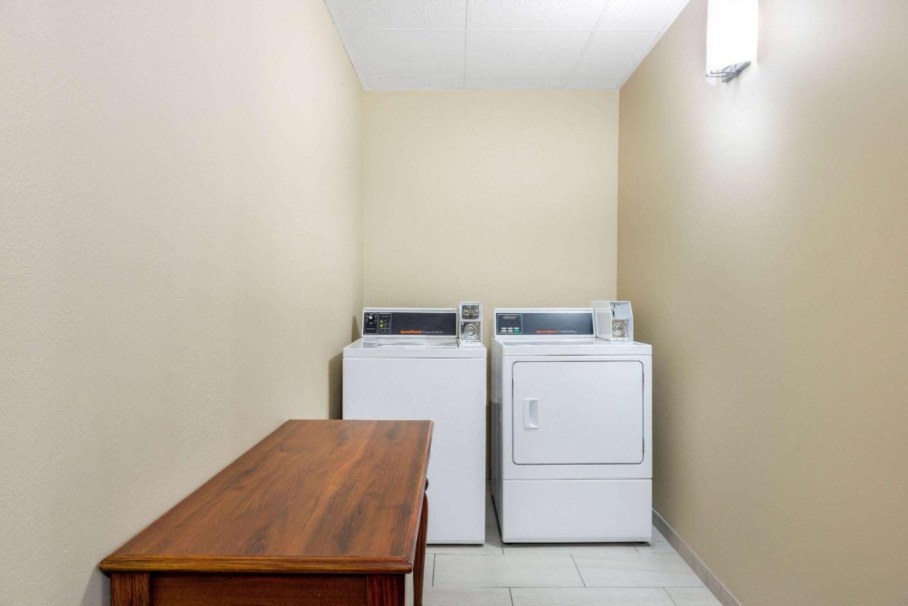 Days Inn By Wyndham Springville Esterno foto