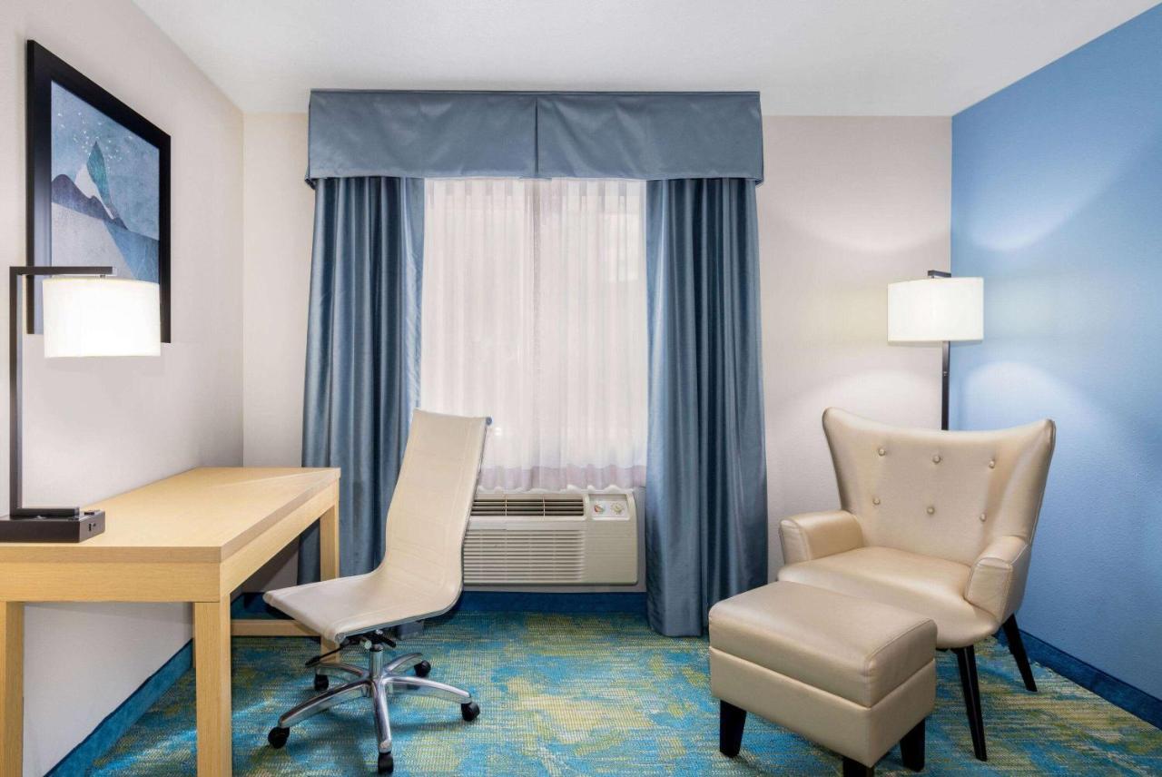 Days Inn By Wyndham Springville Esterno foto
