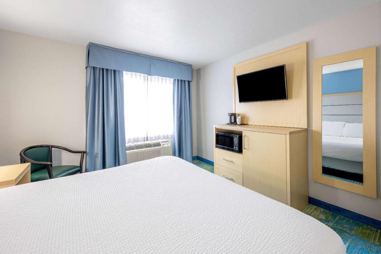 Days Inn By Wyndham Springville Esterno foto